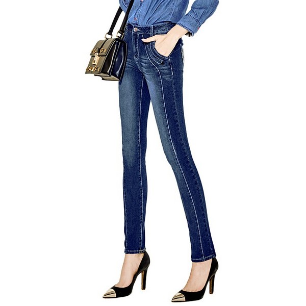 深色牛仔裤,高腰款假装腿长逆天