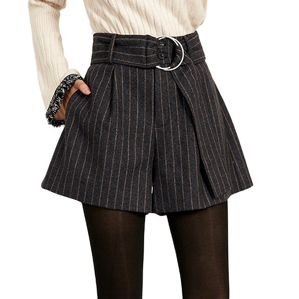 逆天腿长养成术,高腰短裤姿态曼妙