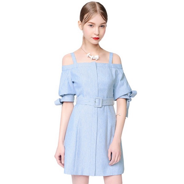 清凉曼妙,吊带连衣裙性感飞扬