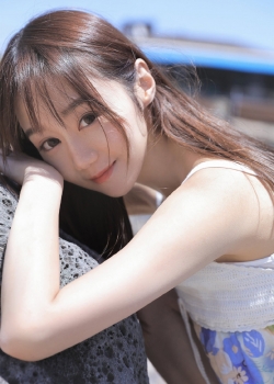 短裙美女性感诱人写真图片