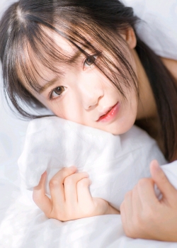 清甜白皙美女可爱高清手机壁纸