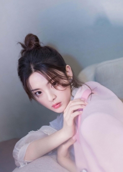 杨超越清新甜美写真手机壁纸