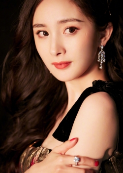 杨幂活动照高清手机壁纸