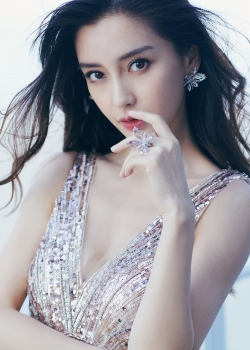 Angelababy仙气长裙手机壁纸