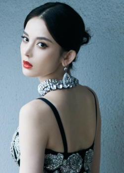 古力娜扎低胸礼服性感写真手机壁纸