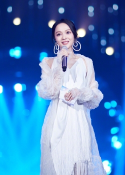 张韶涵舞台照高清手机壁纸