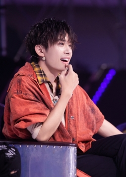 易烊千玺这就是街舞总决赛图片