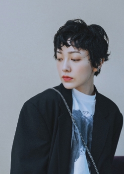 郭采洁时尚写真手机壁纸