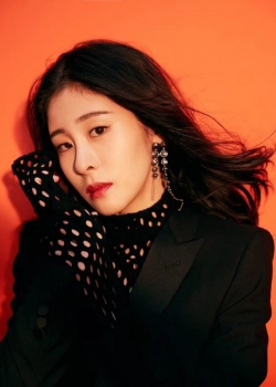 张碧晨优雅酷黑写真图片