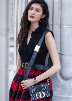 何穗优雅迷人时尚写真图片