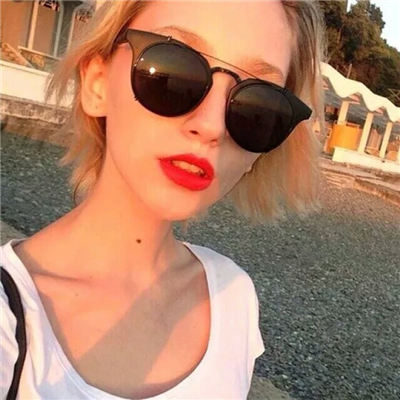 欧美风头像女生霸气时尚高清 听歌最怕应景触景最怕生情