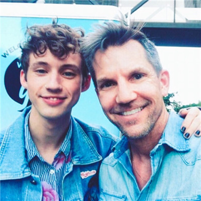 2025欧美帅酷男神头像高清图片 讨厌半生不熟的人际关系