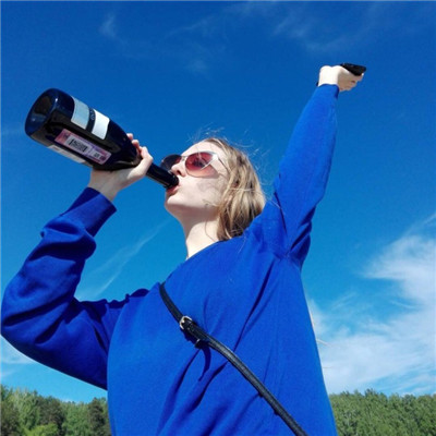 2025好看的欧美个性美女头像 一生无非追求真爱与自由