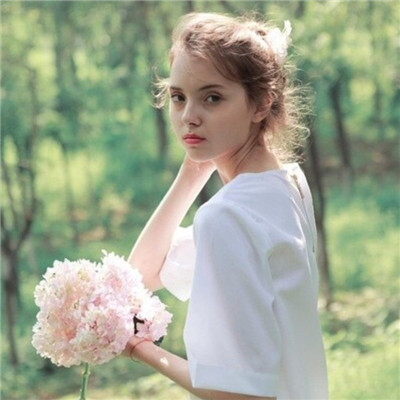 唯美小清新女生欧美头像2025最新 一个人怕孤独两个人怕辜负