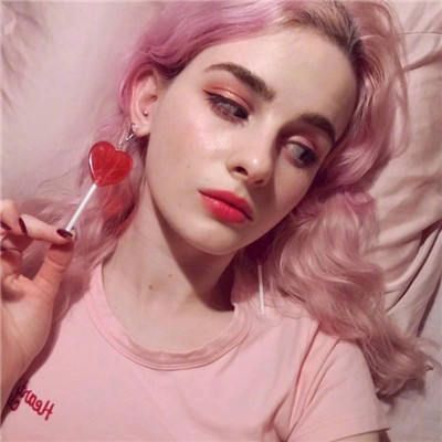 欧美原宿风红发女生头像 只是习惯笑着说没关系