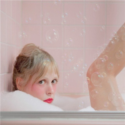 2025最新qq空间头像女欧美原宿风 听别人的故事流自己的泪