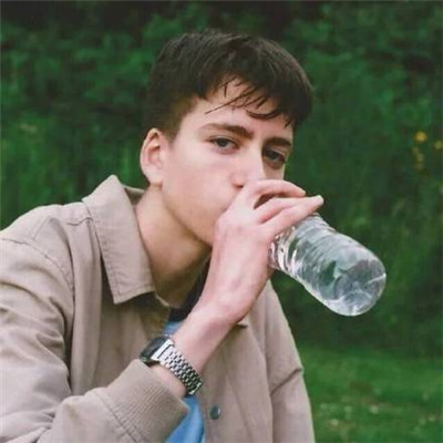 欧美男头像霸气成熟魅力2025 歌曲唱到未来可我们没了现在