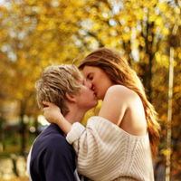 欧美情侣接吻qq头像大全 我需要一个总是让我笑的人