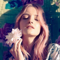 欧美范最新有个性的美女头像 旧时光总能透过隙缝间