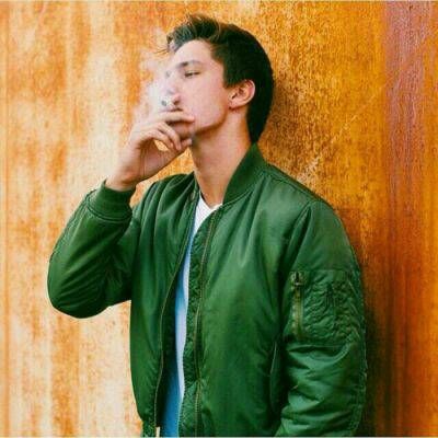 微信头像欧美范高傲男2025最新 表面星光璀璨背后乌烟瘴气