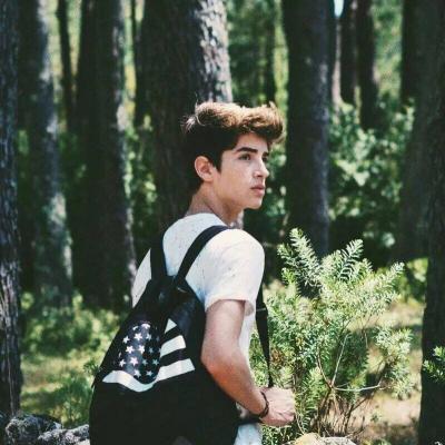 高清帅气的欧美男生头像2025最新版 笑脸给多了惯的是病