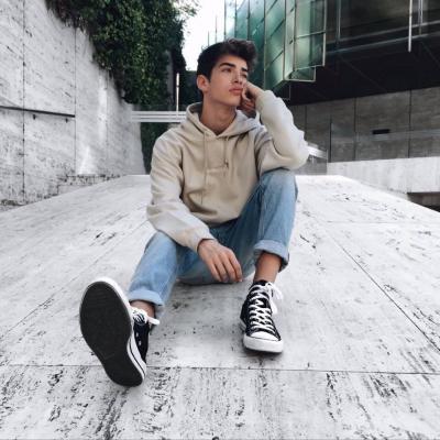 2025qq头像男生欧美帅气迷人小清新 要时间嘉许等春风得意