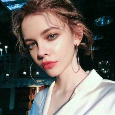 2025好看的欧美女性头像高冷超有范 让我放下的事一定太失望