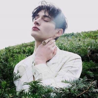 2025欧美男生头像帅气阳光高清图片 人长得漂亮还不如活的漂亮