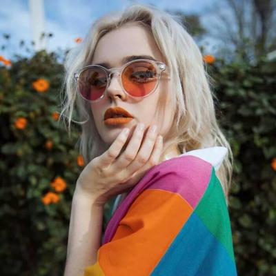 2025qq头像女生欧美范高冷气质 人总是要经历一些什么才能成长