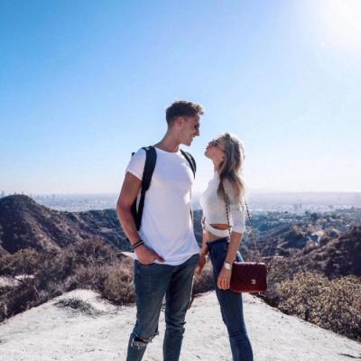 2025欧美情侣头像两张一对浪漫甜蜜 见过成熟才明白天真可贵