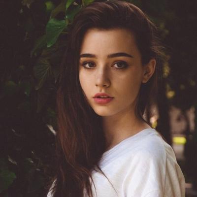 2025成熟高冷有气质的欧美女生头像 与其更好不如不同