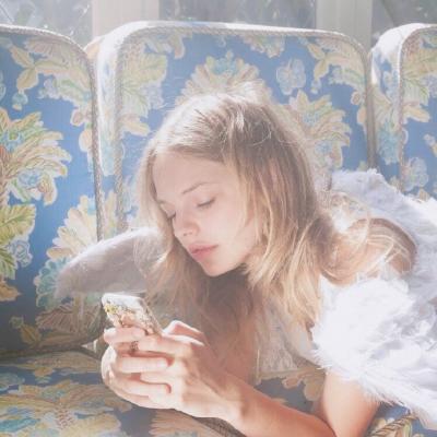 女生头像2025欧美最新版 这黑灯瞎火的贼想你