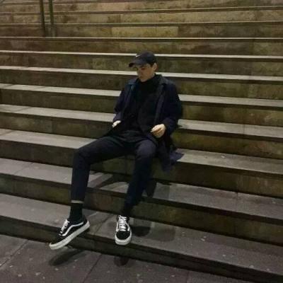 2025最潮qq头像男生头像霸气 只是喜欢何必夸张成爱情