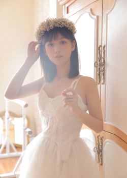 清纯美女白皙长裙养眼写真图片