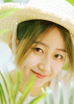 清新美女治愈系户外写真图片