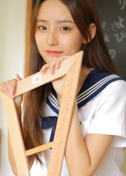 高颜值美女水手服写真图片