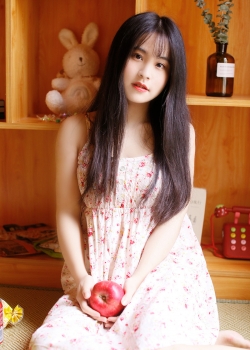 气质美女碎花裙清新写真图片