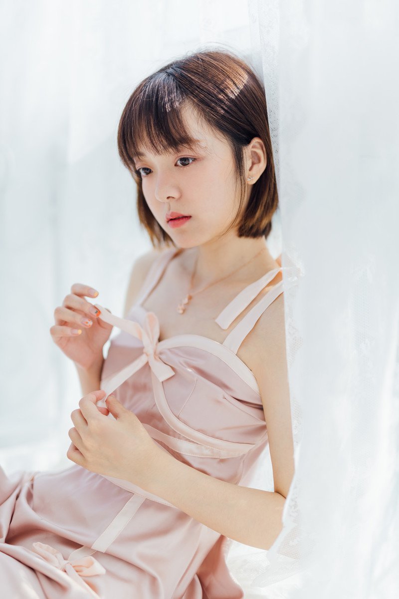 短发美女清新甜美私房图片