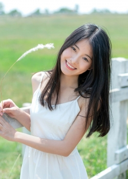 日系美女清新迷人写真图片