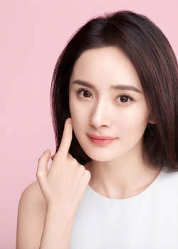 杨幂白皙性感代言高清图片