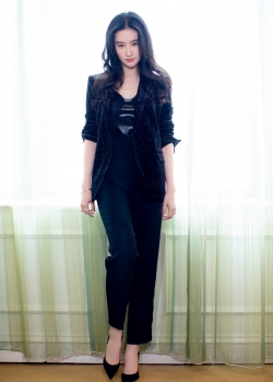 刘亦菲西装酷美写真图片