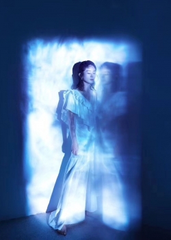 赵丽颖迷离光影性感高清图片