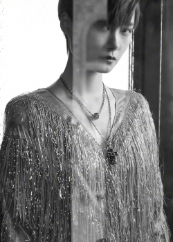 李宇春时尚写真手机壁纸