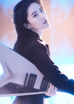 刘亦菲《时尚芭莎》封面大片