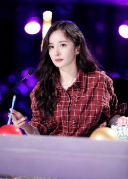 杨幂中国达人秀甜酷剧照图片