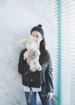 刘亦菲黑色皮衣冷艳性感写真图片