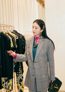 杨幂精致干练活动图片