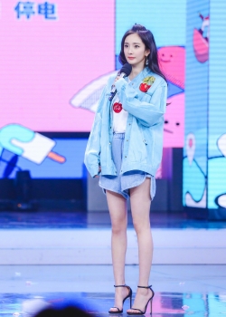 杨幂《快乐大本营》高清图片