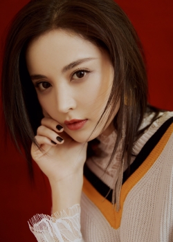 古力娜扎白衫短裙甜美高清图片