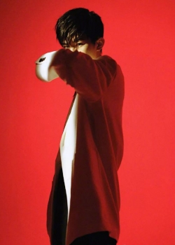 易烊千玺光影时尚大片高清图片